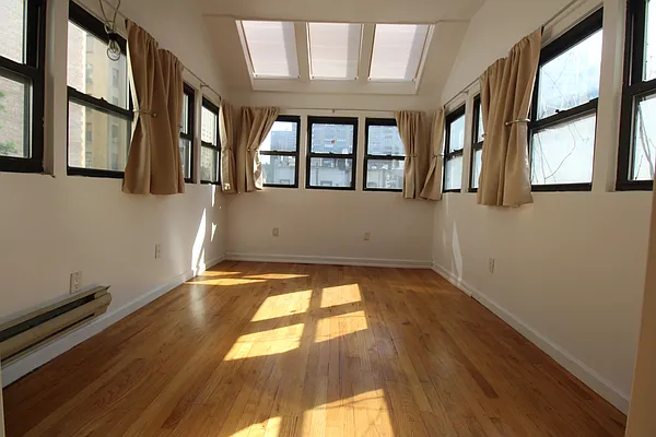 Rented by Luxor Homes & Investment Realty | media 25