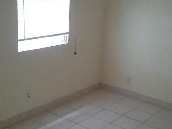 5th image of 528 SW 5th Ave