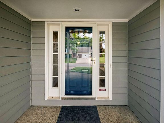5th image of 17195 Daniel Ln