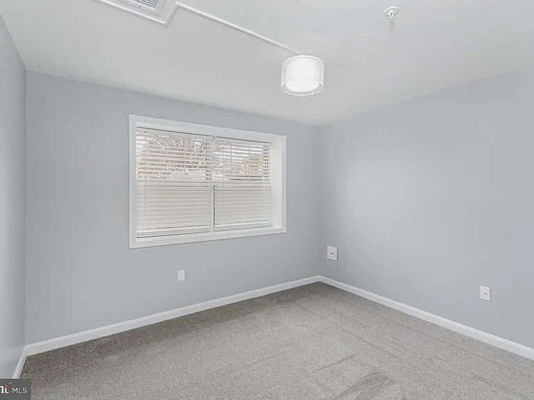 100 Grosvenor Ln #3 — Photo 18