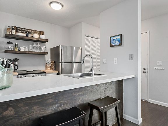 5th image of 260 Stonegate Cir #31