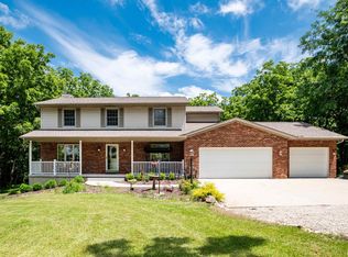 450 Townhall Rd, Germantown Hills, IL 61548