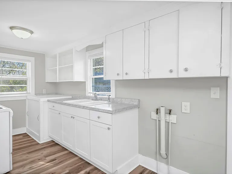 203 Augusta St — Photo 10