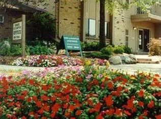 64 Village Cir, Rochester Hills, MI 48307