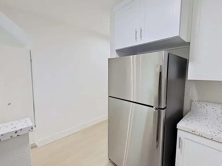 437-443 W Valencia Dr — Photo 6
