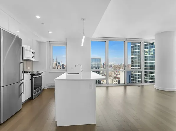 29-22 Northern Blvd, Long Island City, NY 11101