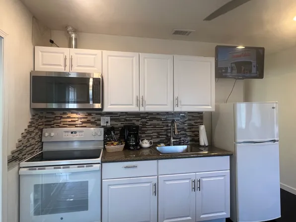 19030 Community St, Northridge, CA 91324