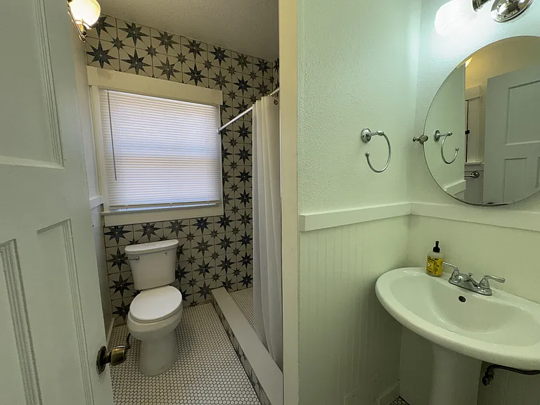 1606 Hawthorne St — Photo 12