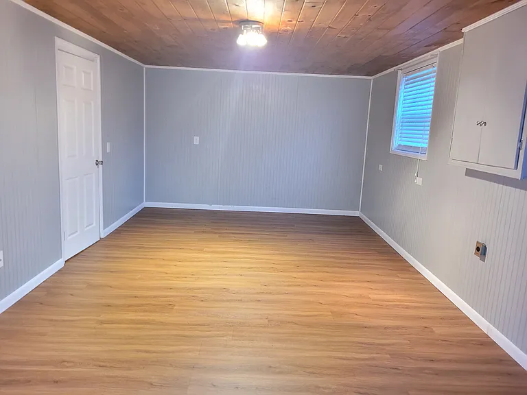 111 Mayor Ave — Photo 18