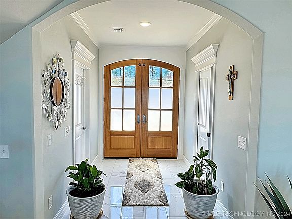 4th image of 17595 Spring Hill Ln