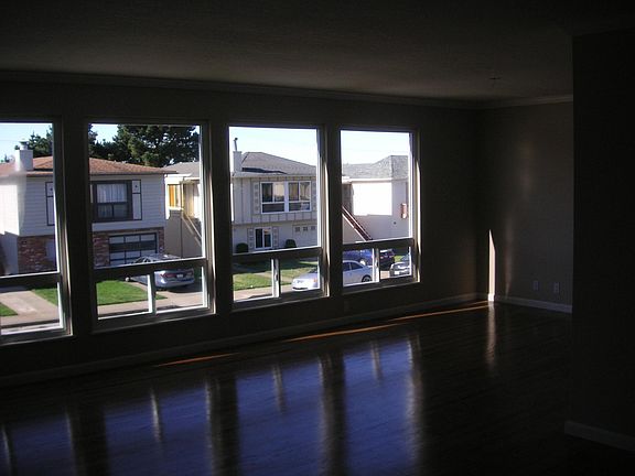 4th image of 241 Gateway Dr