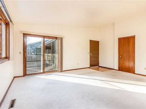 5th image of 2820 Oakland Dr Unit 32