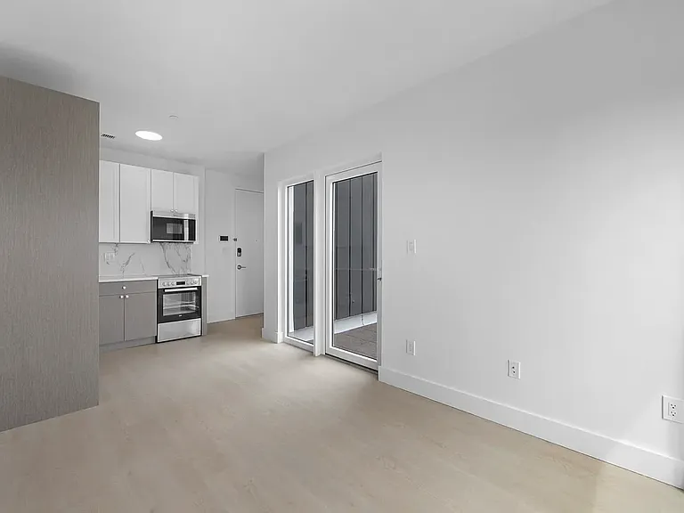 837 Maple St #6R — Photo 5