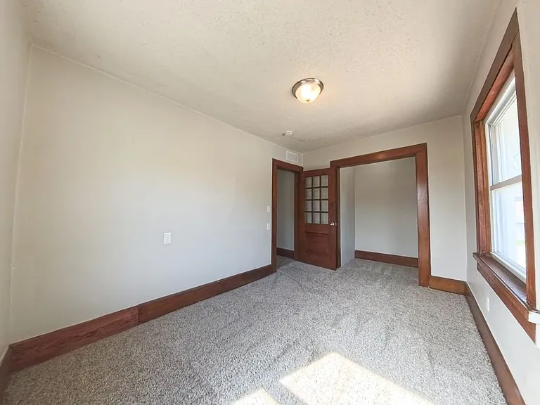 3303 University Ave — Photo 26