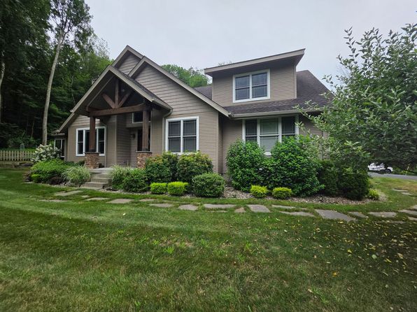 3 Laura Ct