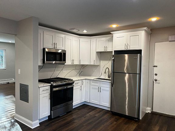 4th image of 1655 W Farwell Ave