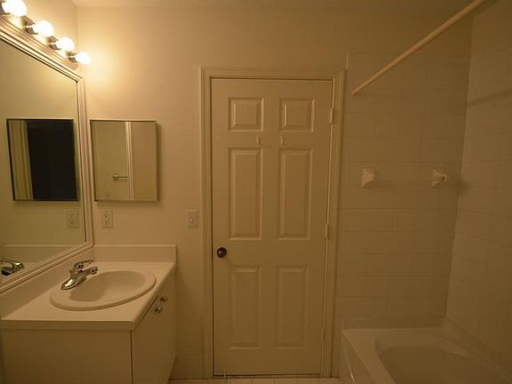 4th image of 3903 Vista Grove Ln