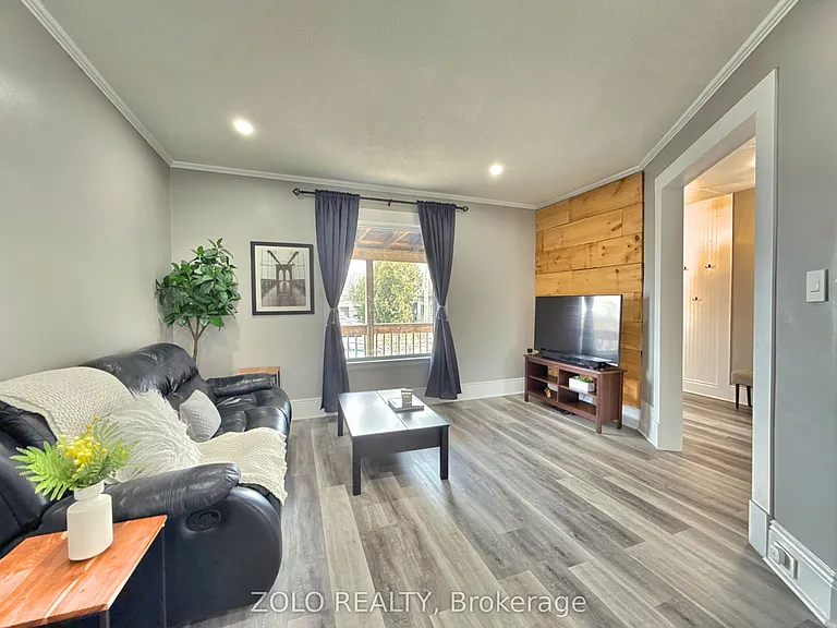 9 4th Ave — Photo 4