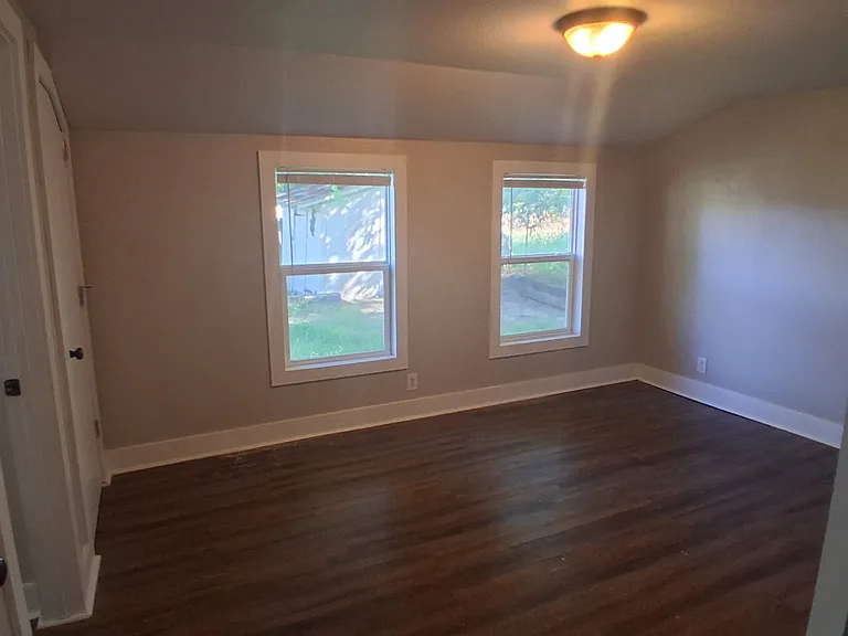 101 E Phillips St — Photo 12