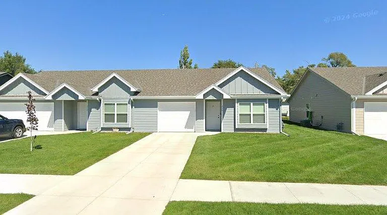 210 W Sunset St — Photo 1