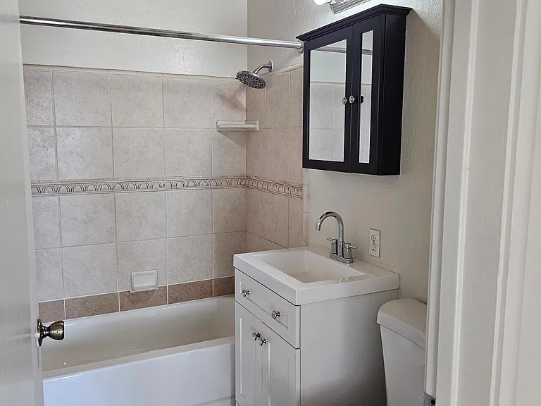 1114 E Cliff Dr #4 — Photo 15