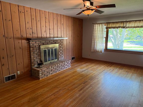 3rd image of 1894 Ridge Dr
