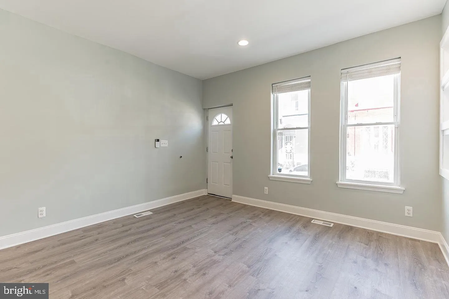 4 bed, 1.5 bath, 1192 sqft, $1,800 — Photo 2