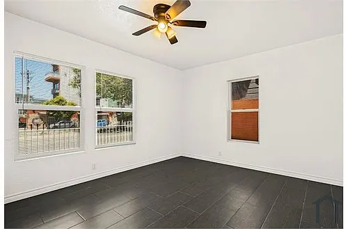 881 W Grand Ave #B Photo 1