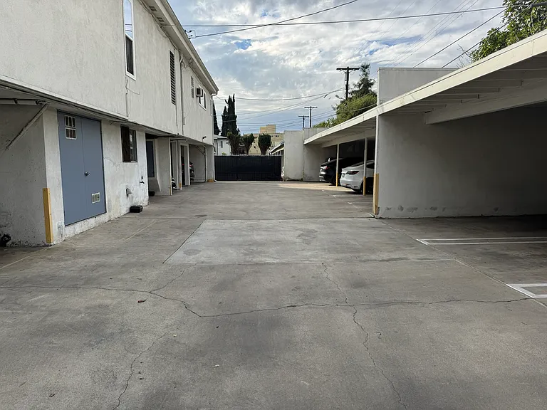 13507 Victory Blvd #5 — Photo 9