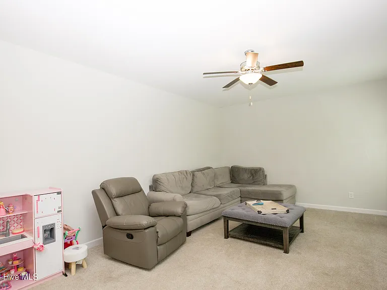 88 Kensington Dr — Photo 23