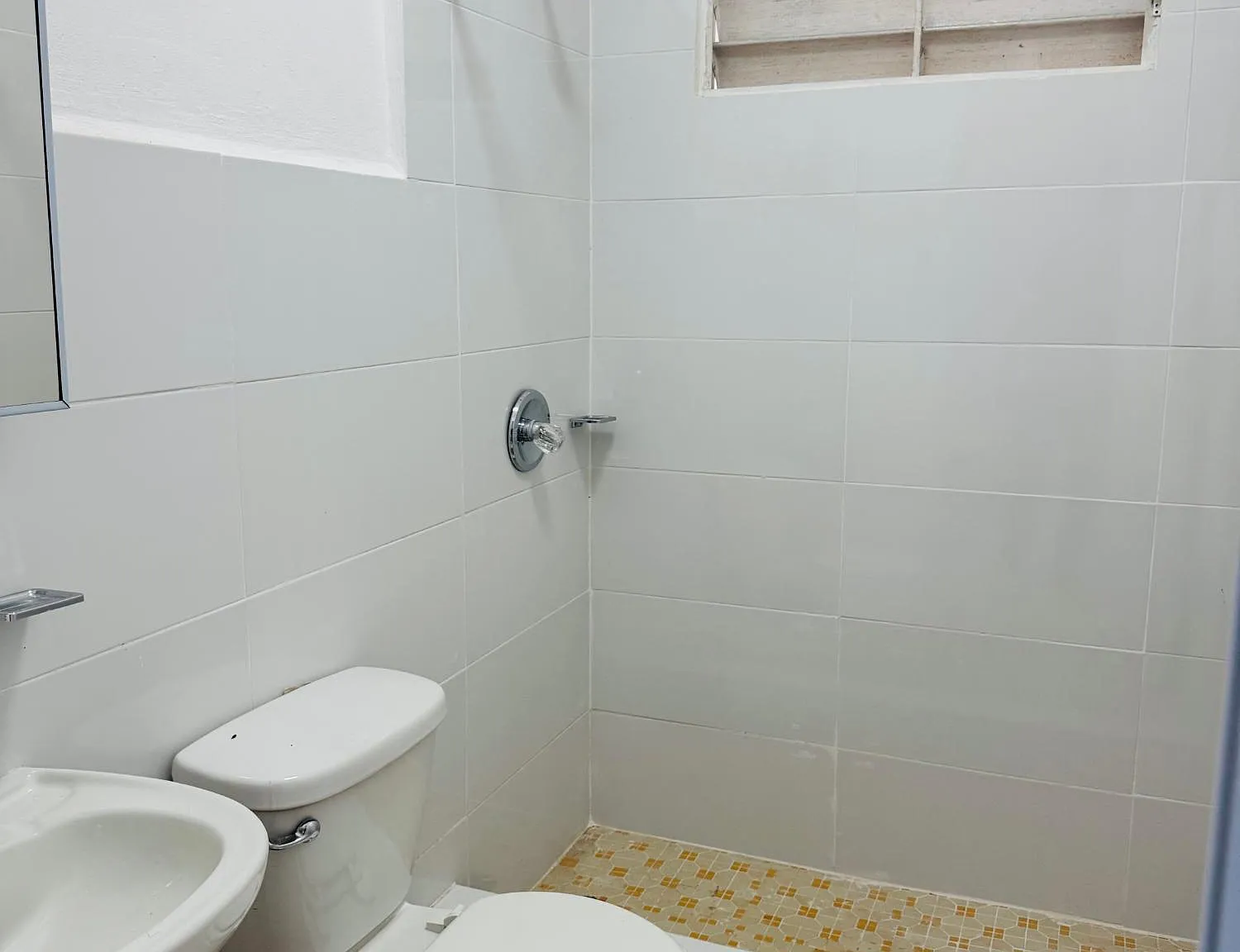 3 bed, 2.0 bath, 1000 sqft, $850 — Photo 2