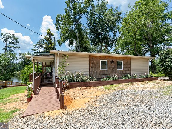 3rd image of 884 S Lake Dr