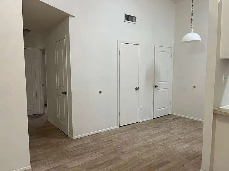 141 N Troy Ave #A — Photo 6