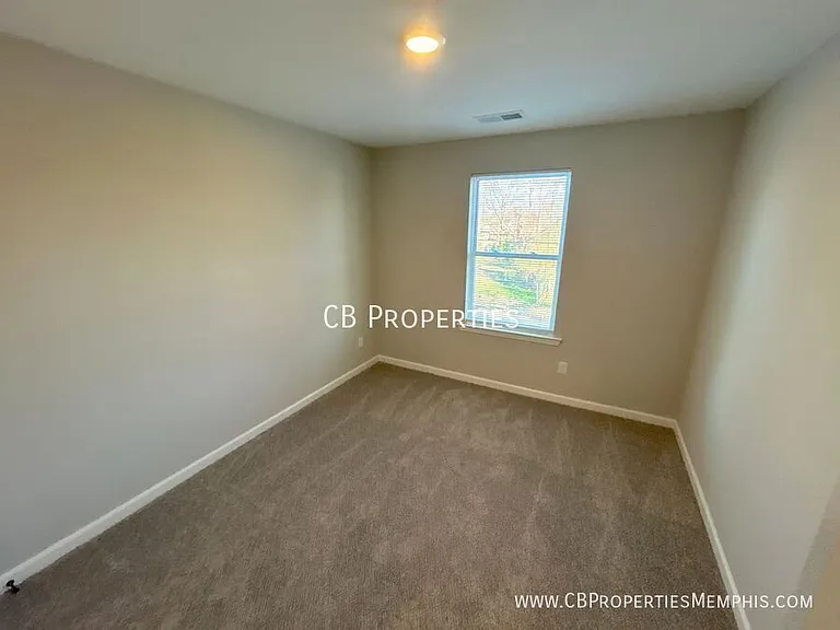 671 Pearce St — Photo 4