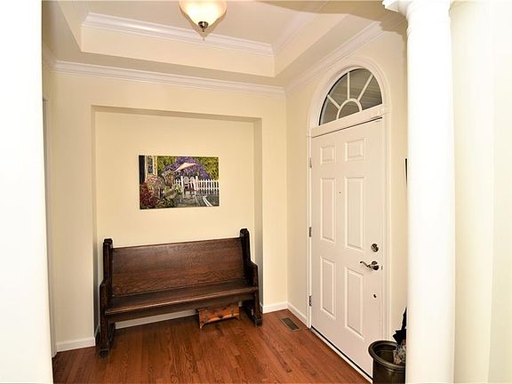4th image of 5043 Lake Forest Dr