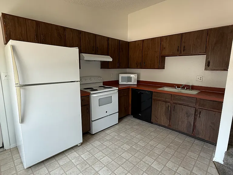 1432 Edgewood Ct — Photo 7