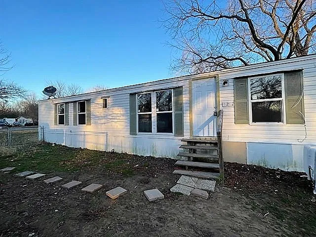 2 bed, 960 sqft, $1,200 — Photo 1