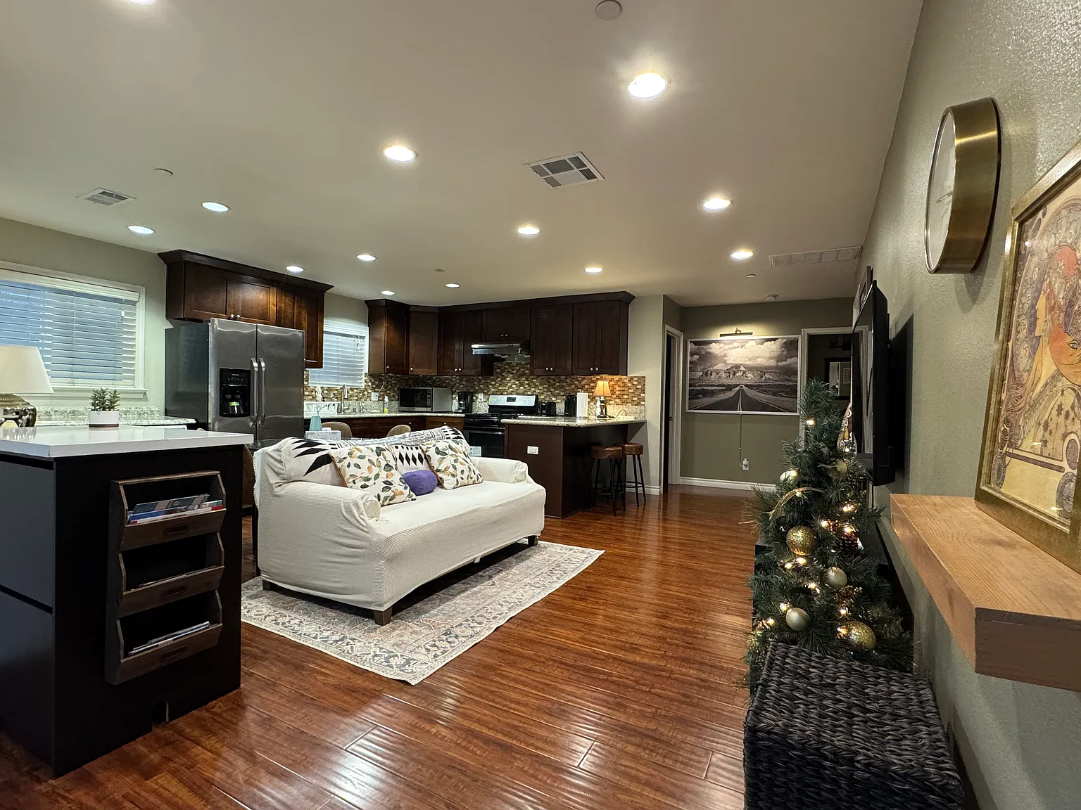 4 bed, 1280 sqft, $4,250 — Photo 2