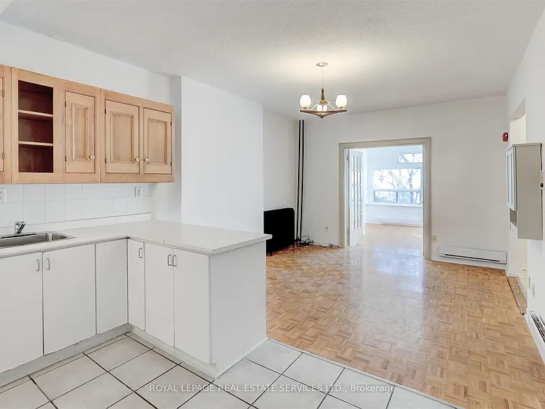 1530 King St W #101 — Photo 8