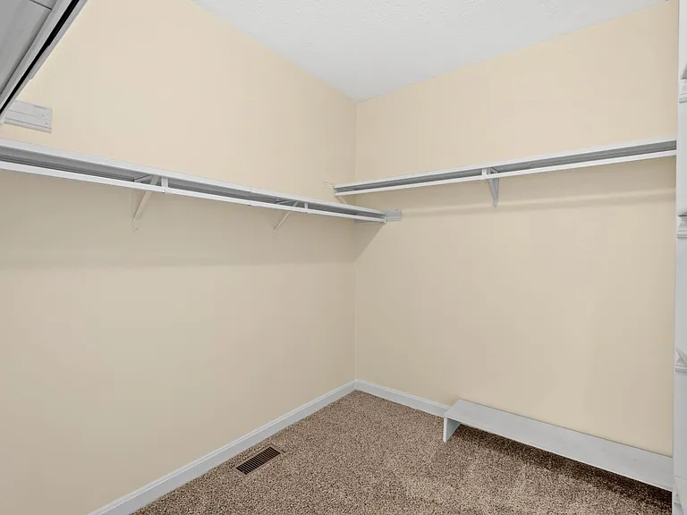 1036 Royal Dr — Photo 17
