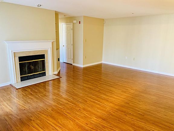 3rd image of 9605 Lake Pointe Ct APT 204