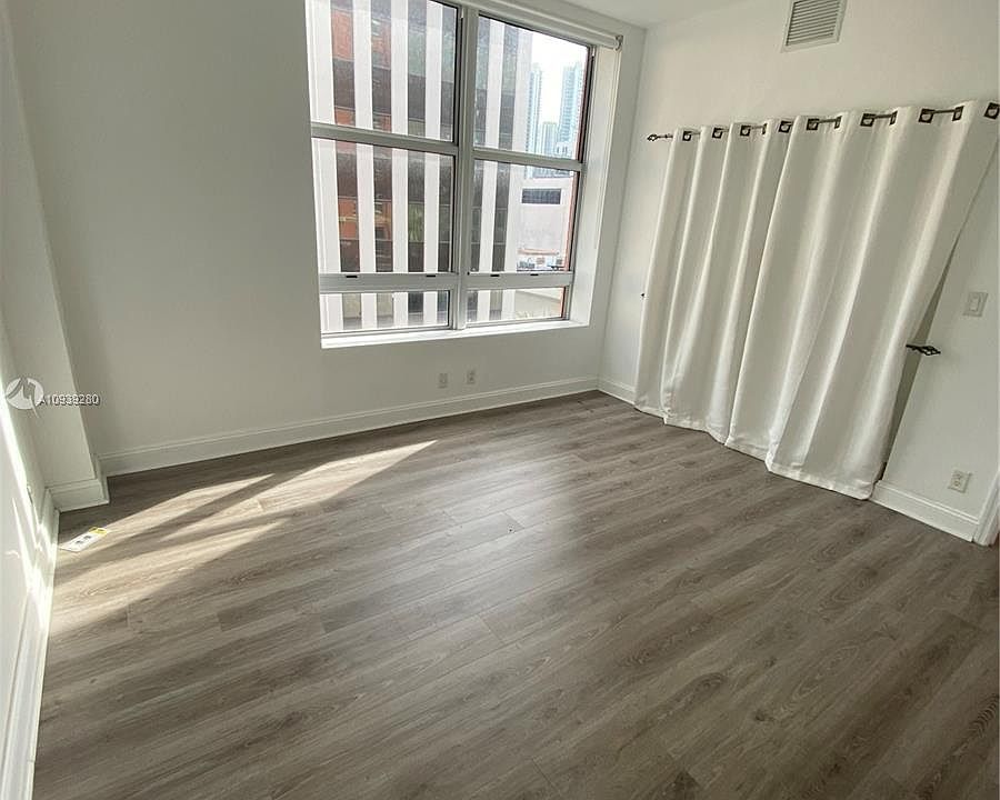 1st image of 111 E Flagler St APT 505