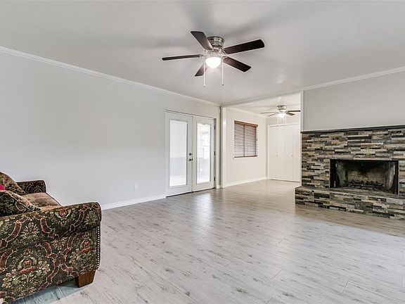 4th image of 814 Foxwood Pl