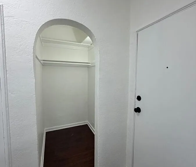 512 N Alexandria Ave #207 — Photo 3