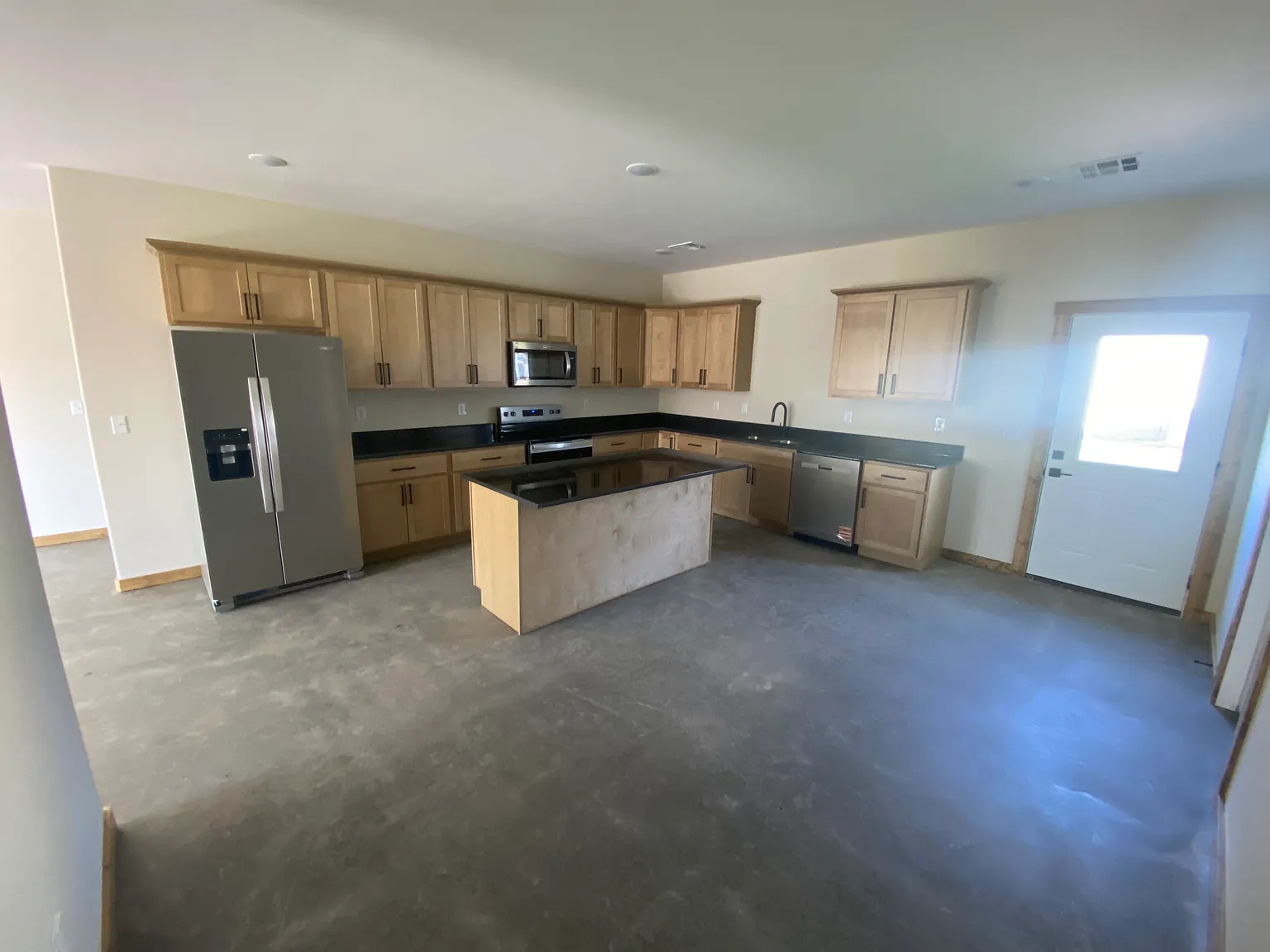 3 bed, 1600 sqft, $1,250 — Photo 1