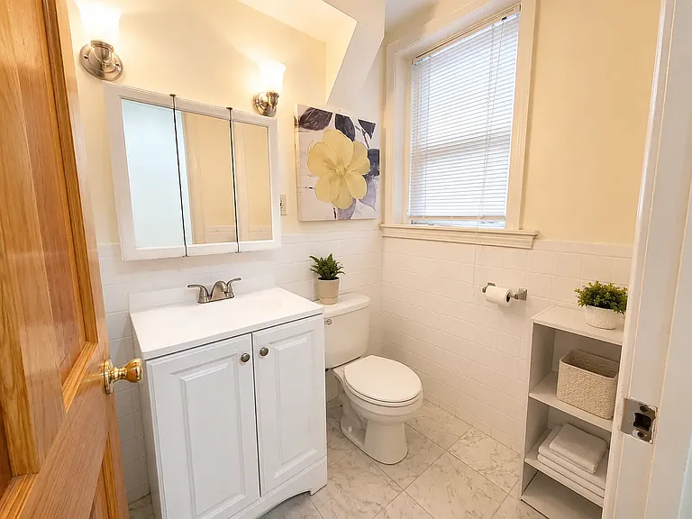 1404 Beacon St — Photo 13