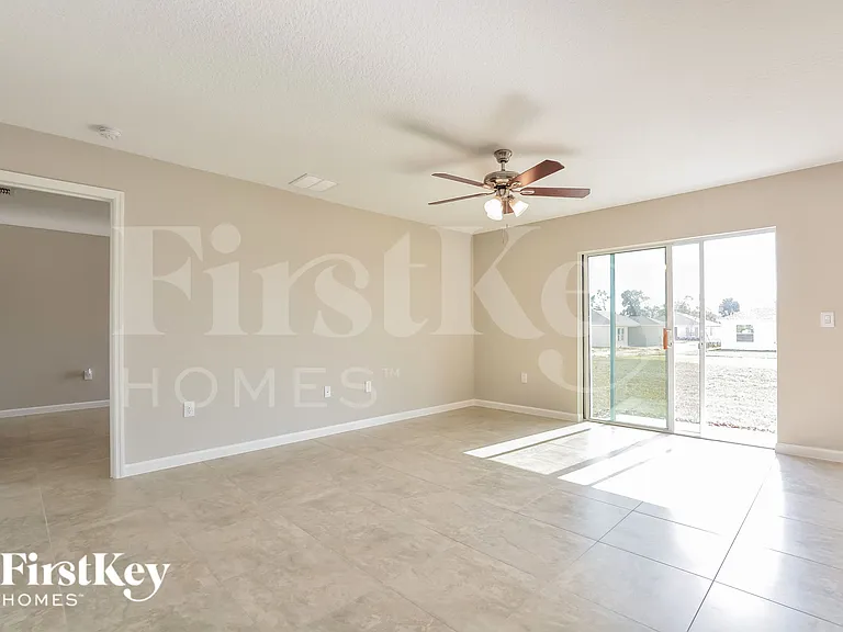 610 Lindbergh Way — Photo 3