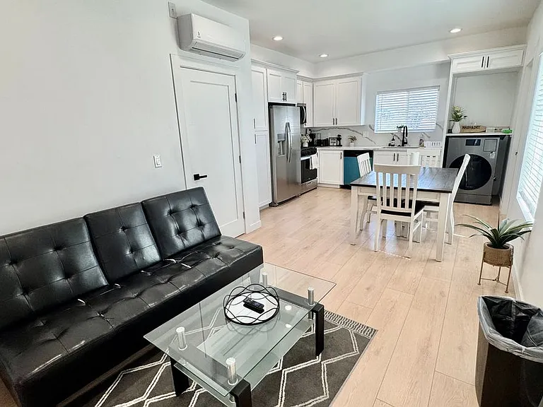 2681 Pomeroy Ave #1/4 — Photo 7