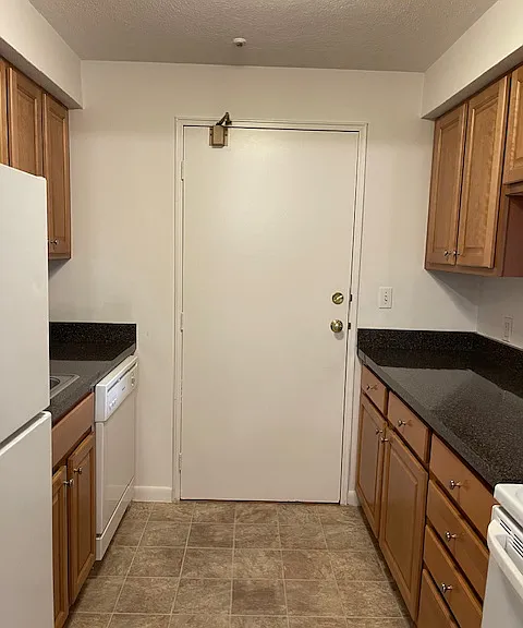 99 Elmwood Park — Photo 9