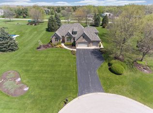 34 W Royal Oaks Dr, Bristol, IL 60512